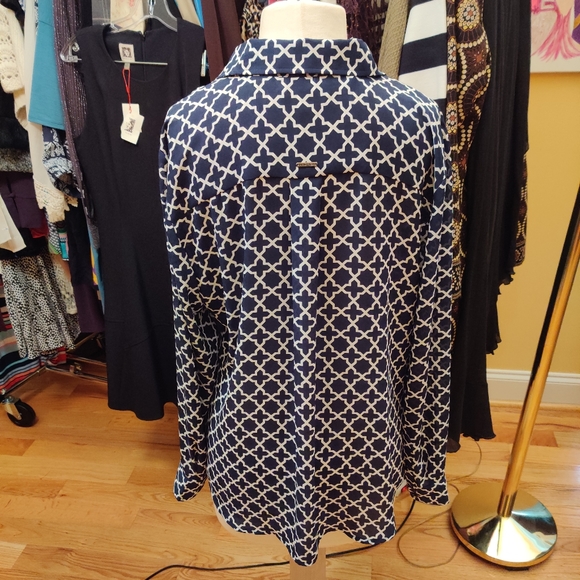 Button down blouse - Picture 2 of 4